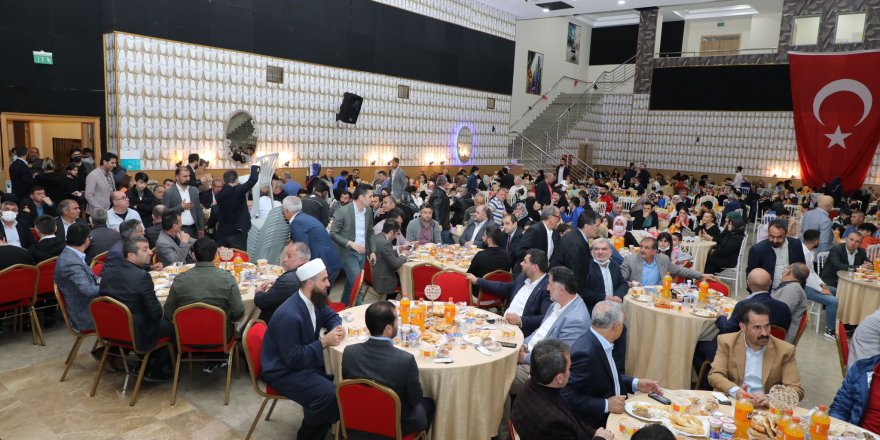 Ak Partililer iftarda buluştu