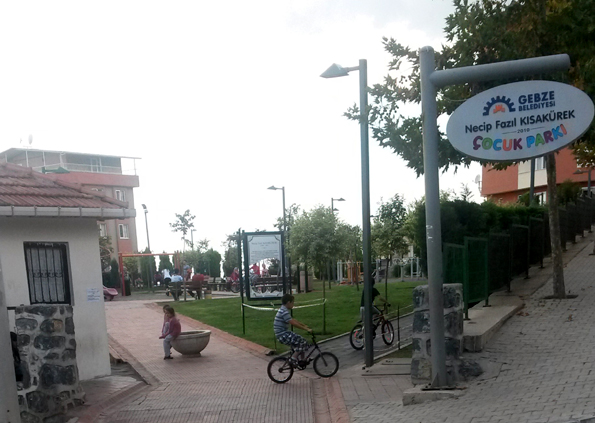 Gebze’deki parklar dökülüyor