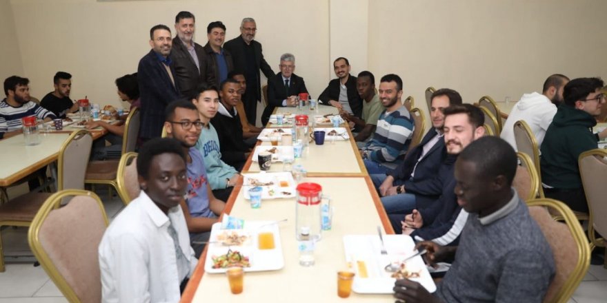 Ellibeş, öğrencilerle oruç açtı