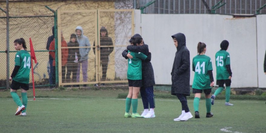 Kızlar kötü yenildi 13-0