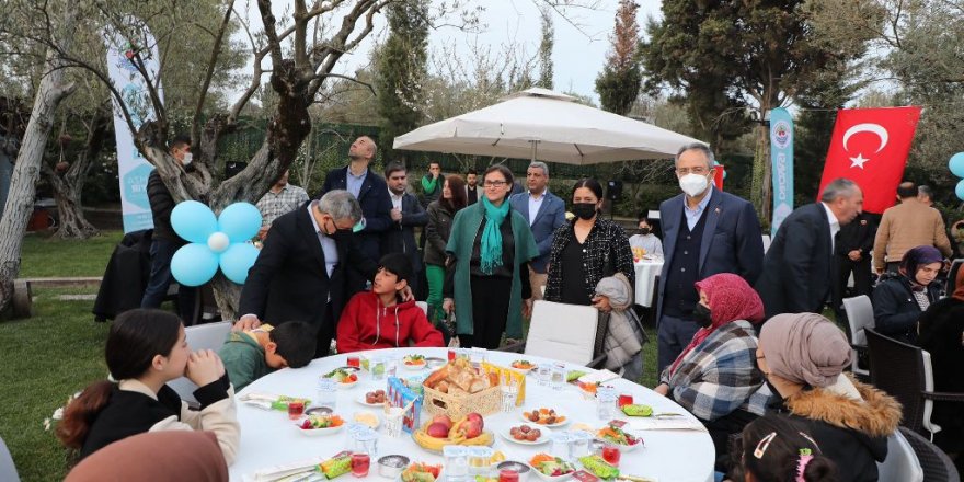 Dilovası’nda yetim çocuklarla bir araya gelindi