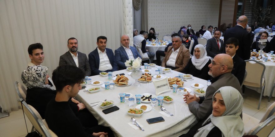 Şehit ve gazi aileleri iftarda buluştu