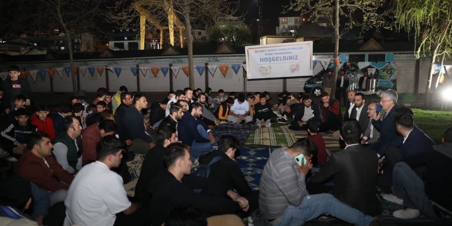 Ellibeş’in gençlerle iftar programları