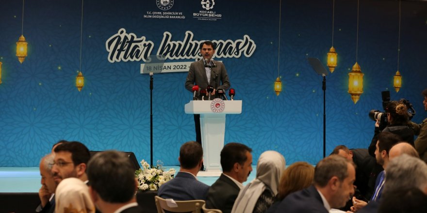 Bakan Kurum, halk iftarına katıldı