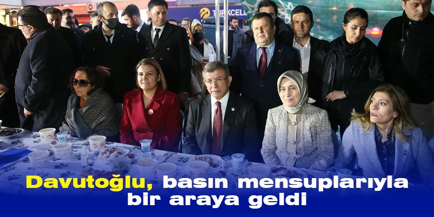 Davutoğlu, basın mensuplarıyla bir araya geldi