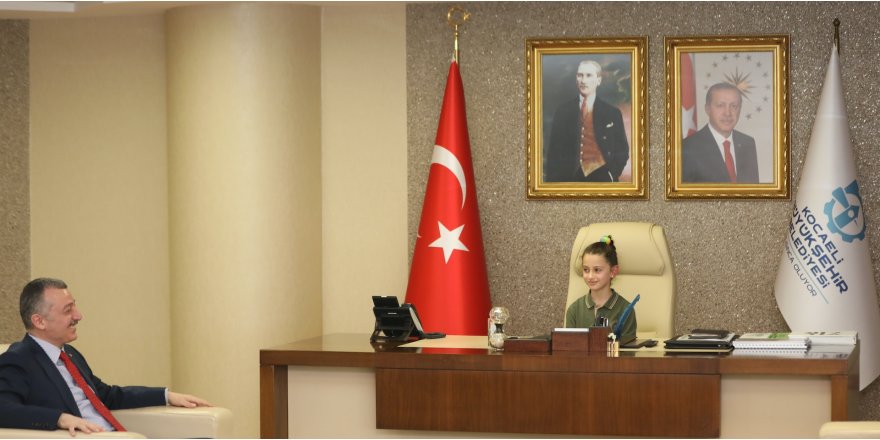 Büyükakın koltuğunu devretti