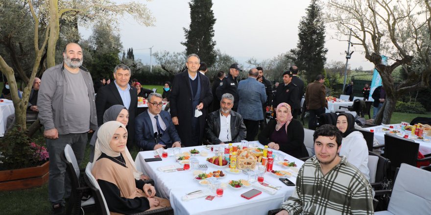 Dilovası'nda engelli birey ve ailelerine iftar verildi