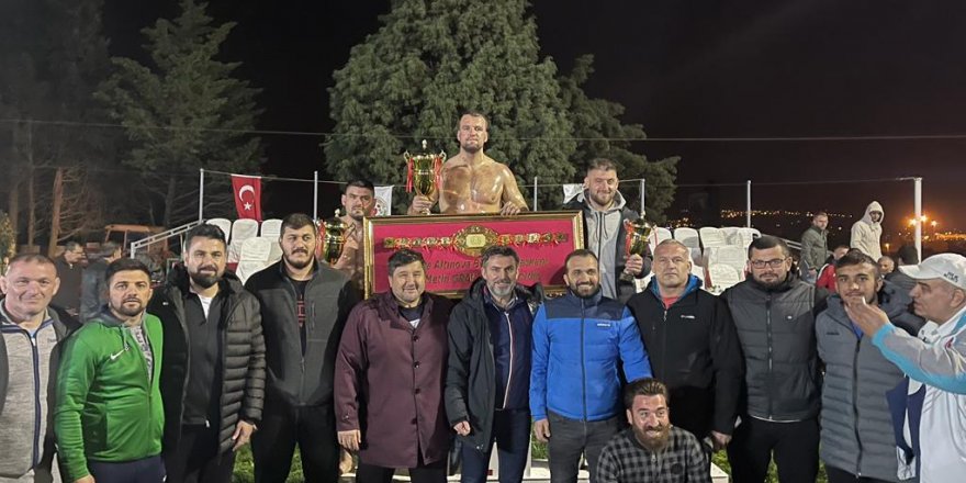 Altınova’da başpehlivanlığı Hüseyin Gümüşalan kazandı