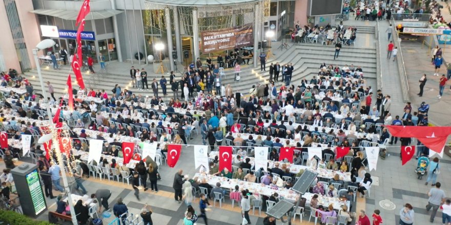 On binlerce İzmitli iftar sofrasında buluştu