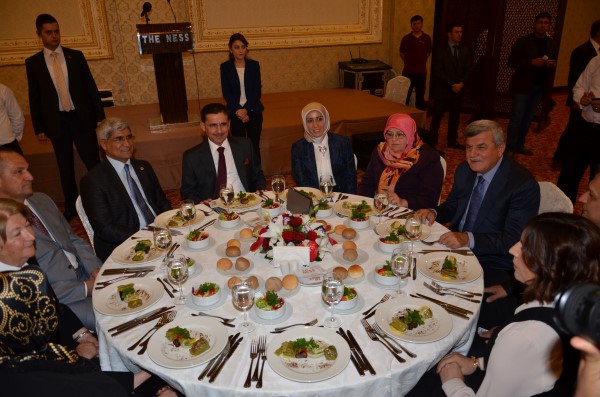 Topaca çiftine veda yemeği