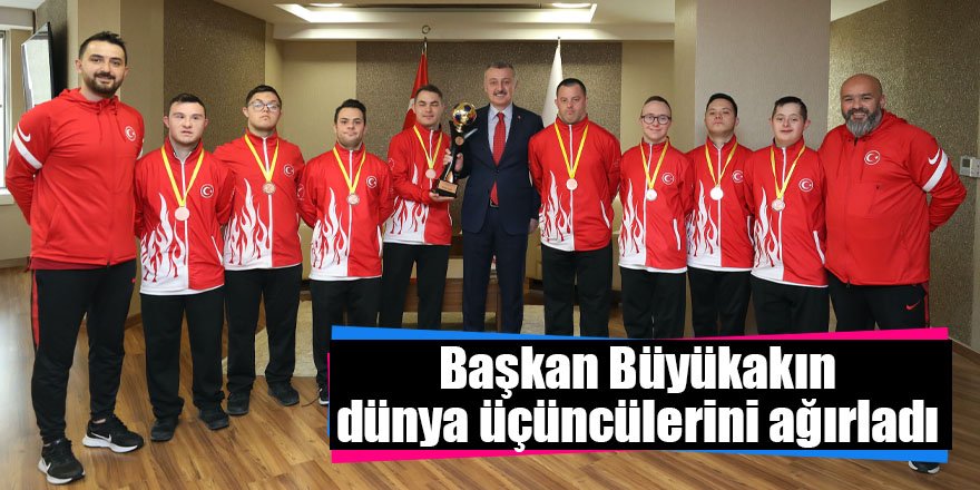 Başkan Büyükakın dünya üçüncülerini ağırladı