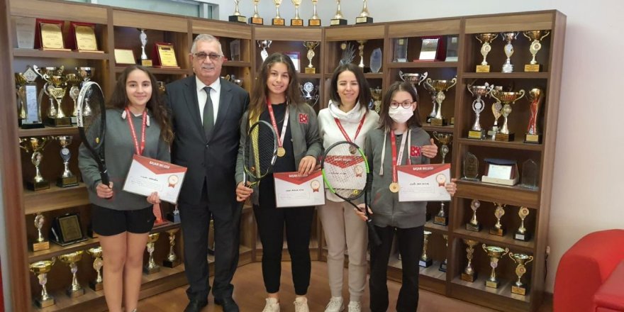 Tenisçiler Afyon’da Kocaeli’i temsil edecek