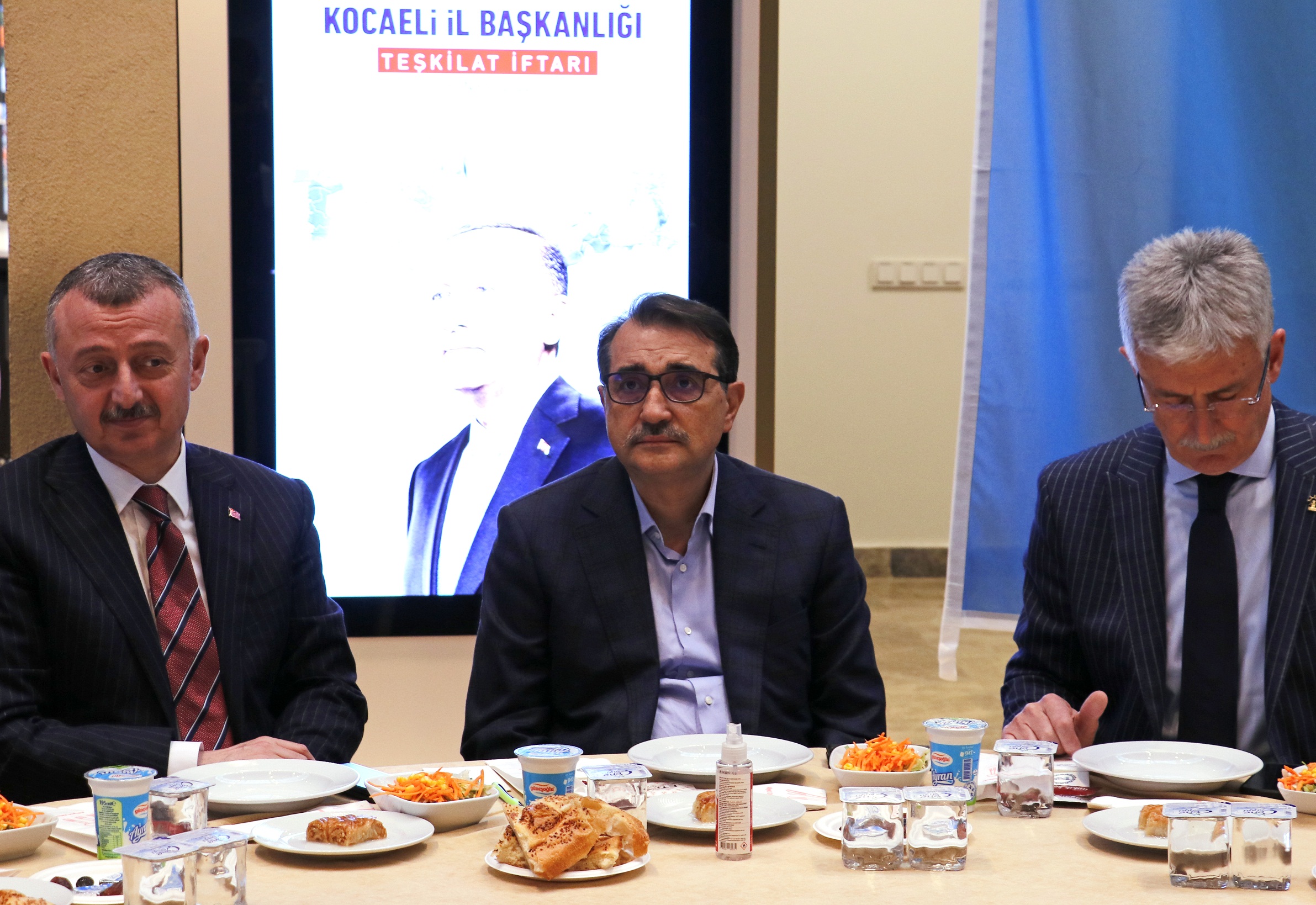 Bakan Dönmez, AK Parti Kocaeli Teşkilatının iftarına katıldı