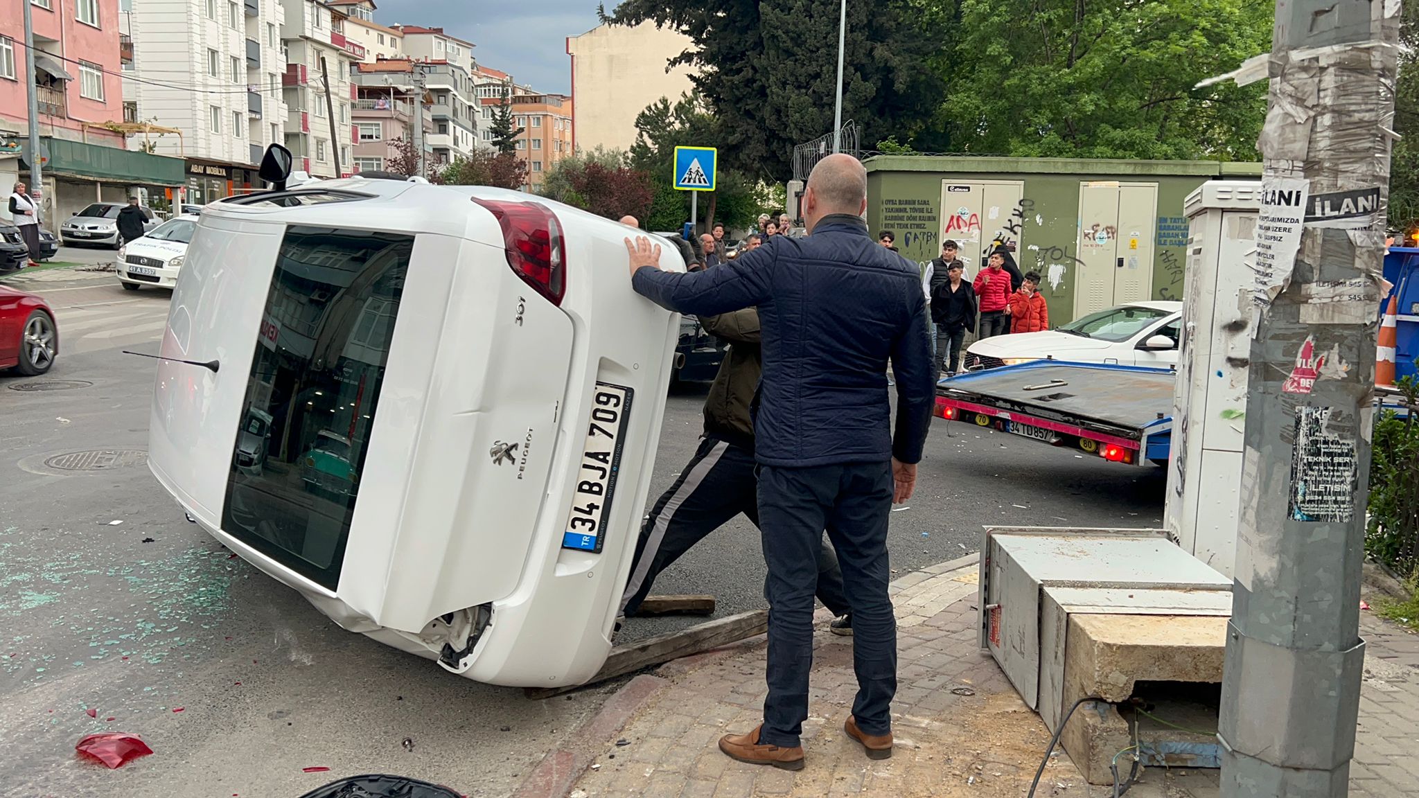 Gebze’de iki otomobil çarpıştı