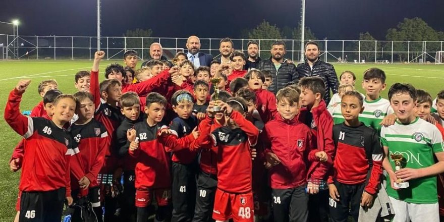 Minikler 19 Mayıs için futbol oynadı