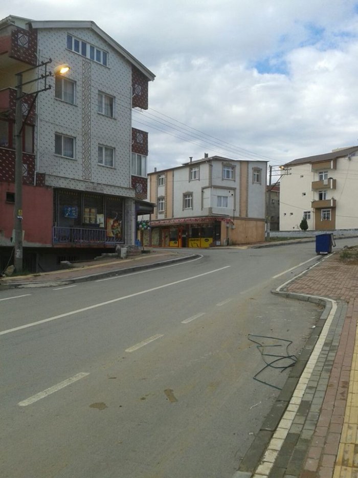 Bir haftadır gündüz vakti yanıyorlar