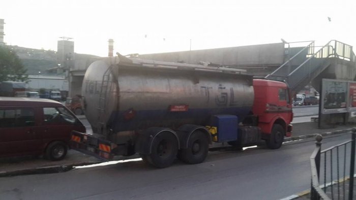 Kaldırımlar araç işgali altında