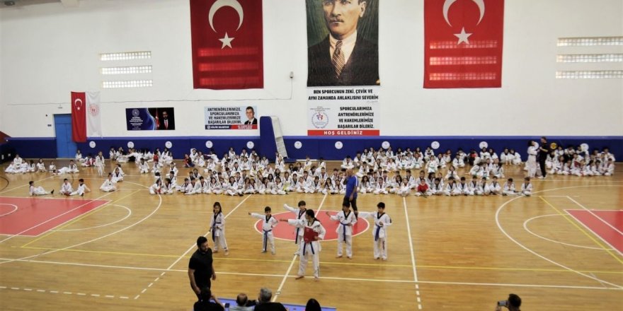 310 sporcu taekwondo kuşak sınavını başarı ile tamamladı