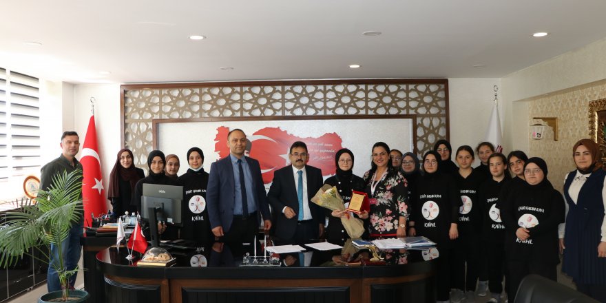 Robotik kodlama yapan öğrencilerine destek