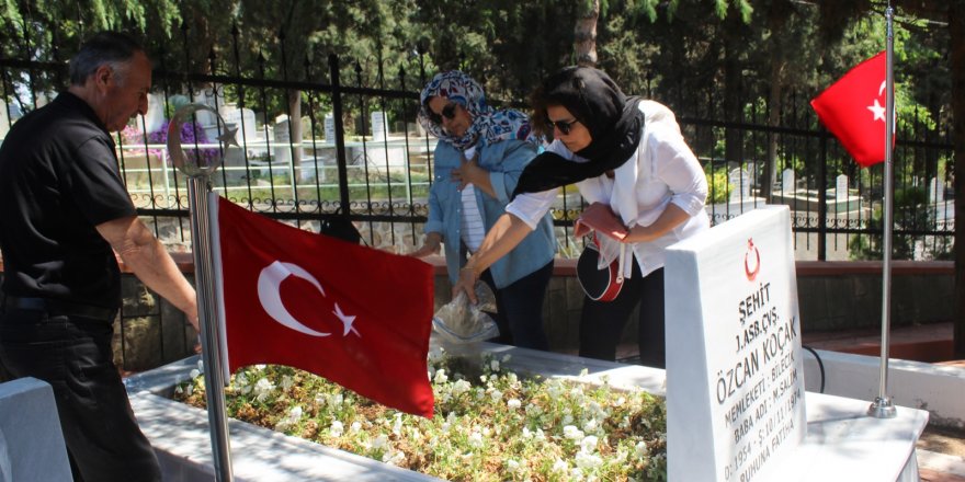 Şehidin kabrindeki toprak Kocaeli'ye nakledildi
