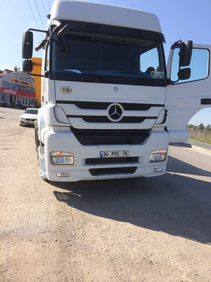 Hafriyat kamyonları cirit atıyor