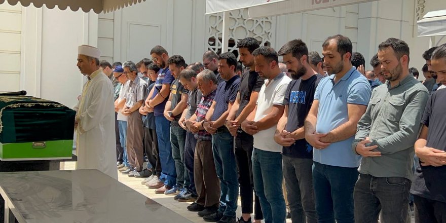 Şişli'de bir dairede ölü bulunan kişinin cenazesi defnedildi