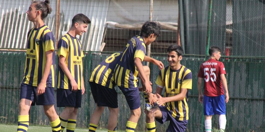 İzmit Yıldızspor şampiyonluğa yakın