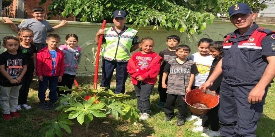 11 bin 896 öğrenci, bir ders de jandarma ile yaptı