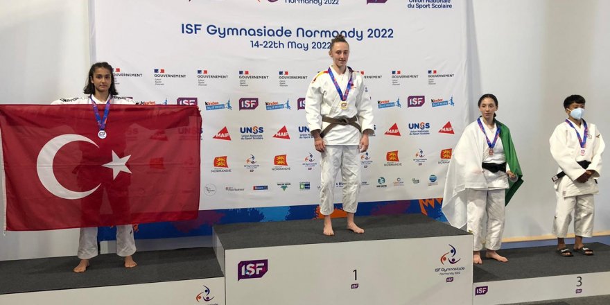 Kağıtsporlu Yıldız, Fransa’dan gümüş madalya ile döndü