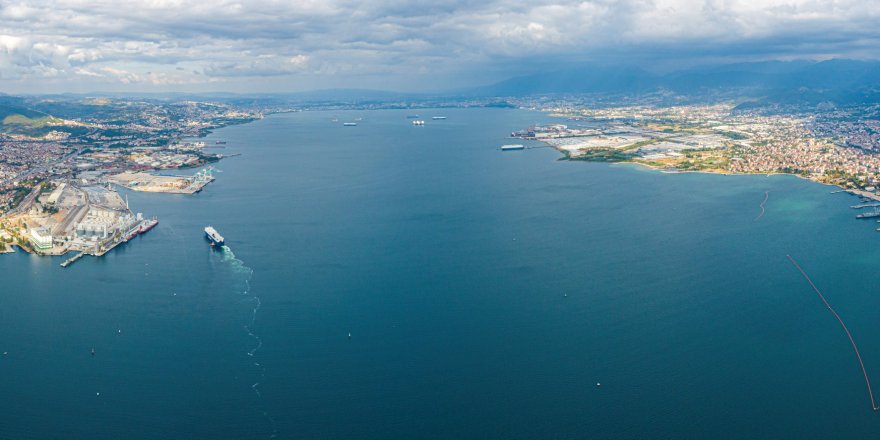 İzmit Körfezi siyahtan maviye dönüştü