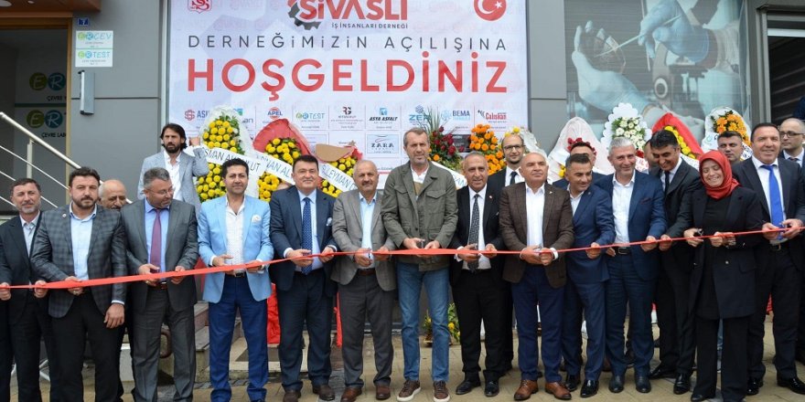 Sivaslı İş İnsanları derneğine görkemli açılış