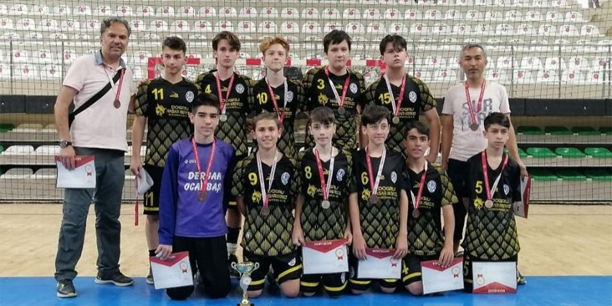 Petkim Ortaokulu, yıldız erkekler futsalda Türkiye üçüncüsü oldu