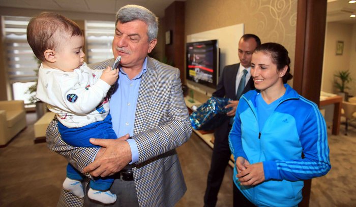 Eski Milli Boksör Nagehan’dan Karaosmanoğlu’na ziyaret