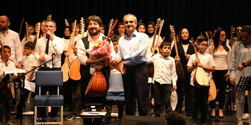 Kursiyerlerden türkü ziyafeti