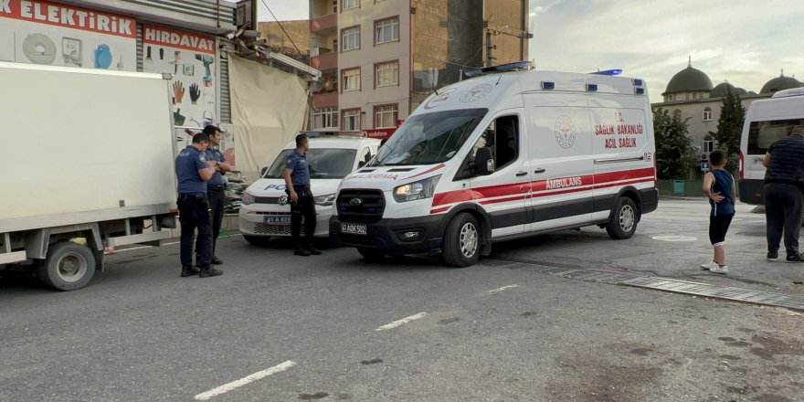 Trafikte yol verme kavgaya dönüştü