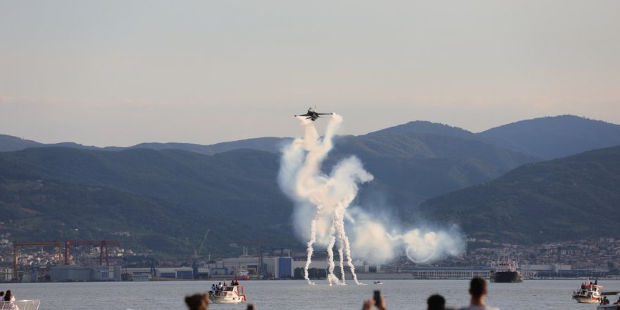 SOLOTÜRK muhteşem gösterisiyle nefesleri kesti