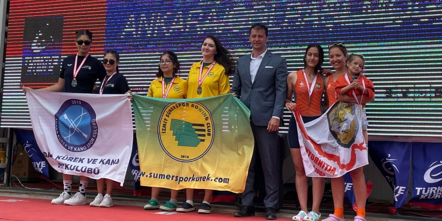 Madalya ve kupa avcısı İzmit Sümerspor