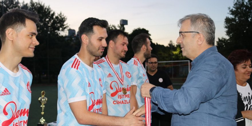 13. Sağlıkçılar Futbol Turnuvasının Şampiyonu Seka Devlet Hastanesi oldu