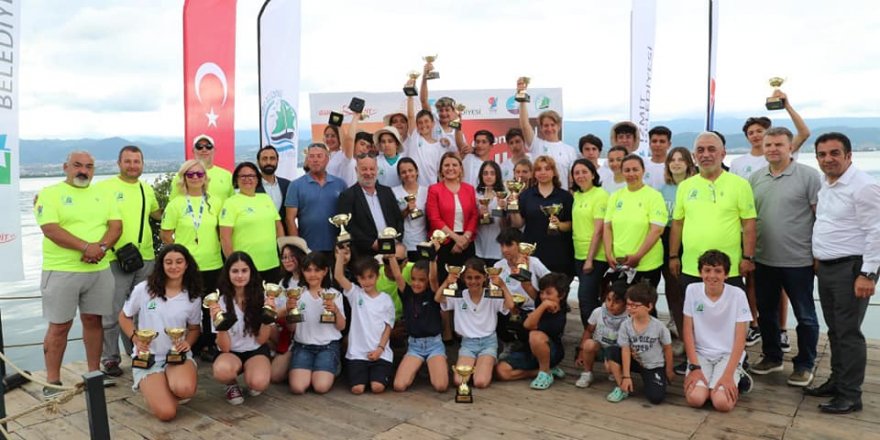 Geleneksel Çınar Yelken Yarışlarında dereceye girenlere ödülleri verildi