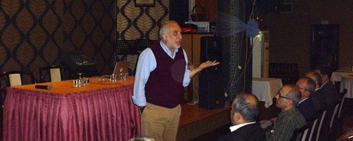 Soli Özel: “Arap dünyası karışık”