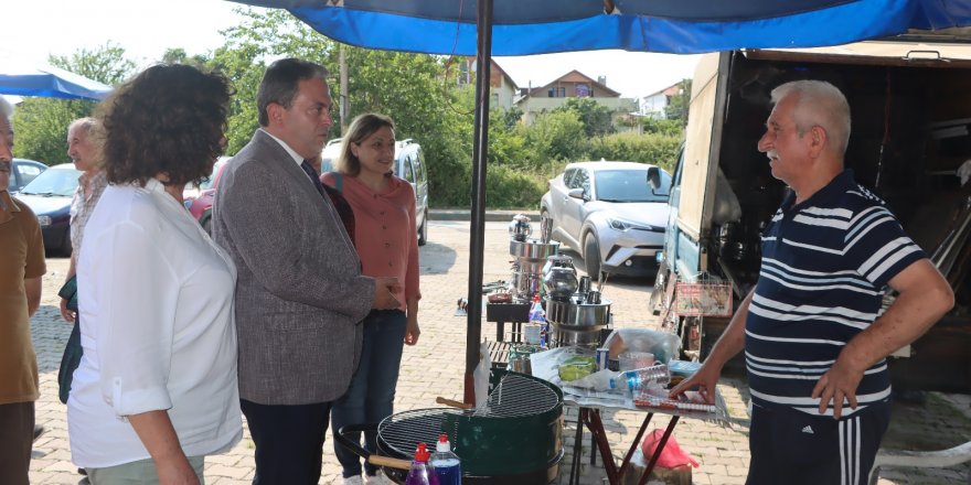 CHP’liler iş yapamayan esnafın yanında