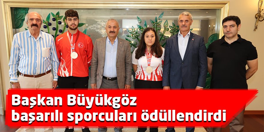 Başkan Büyükgöz başarılı sporcuları ödüllendirdi