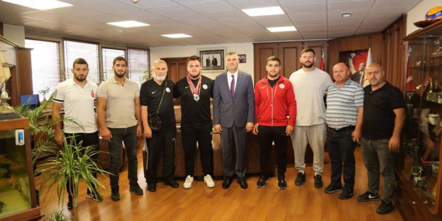 Başkan Sezer şampiyonu ağırladı