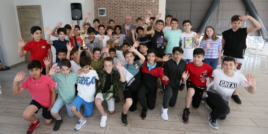 Yenikentspor üç kupa kazandı