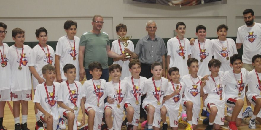 Gölcük Belediyespor namağlup şampiyon