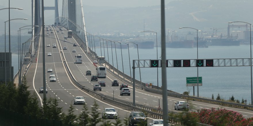 Bayram dönüşü trafik yoğunluğu yaşanıyor
