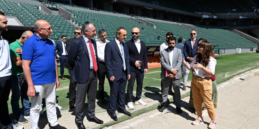 Vali Yavuz, Kocaeli Stadyumu’nda incelemelerde bulundu