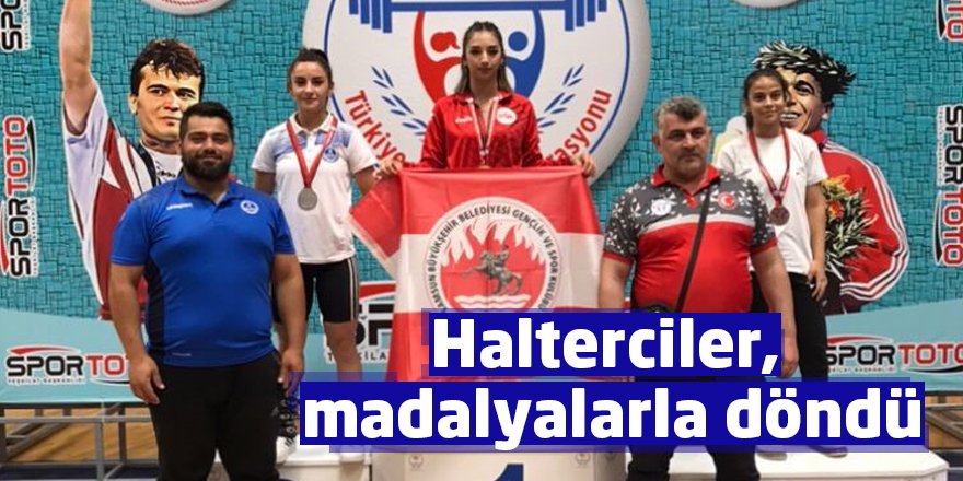 Halterciler, madalyalarla döndü