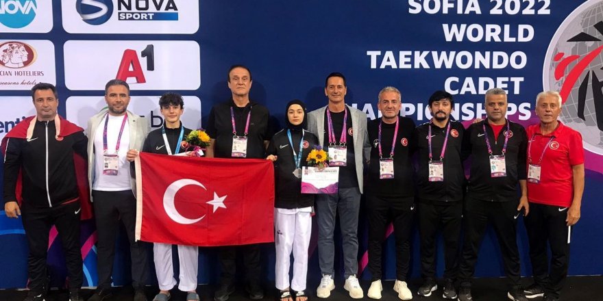 Kağıtsporlu Esila, dünya ikincisi oldu