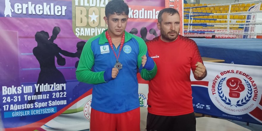 Çayırova’lı Yaşar Efe Altıntaş Boksta Türkiye 2.si